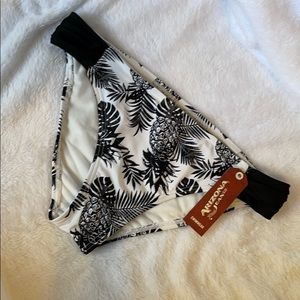 NWT Arizona medium black / white Swimsuit bottom